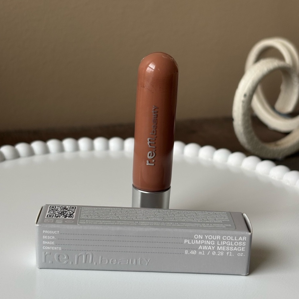 r.e.m. beauty Plumping Lipgloss in Away Message